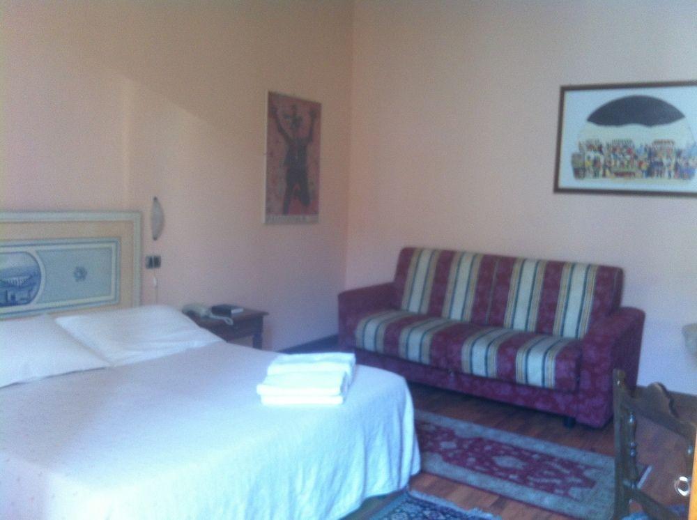 Hotel Charleston Spolète Extérieur photo