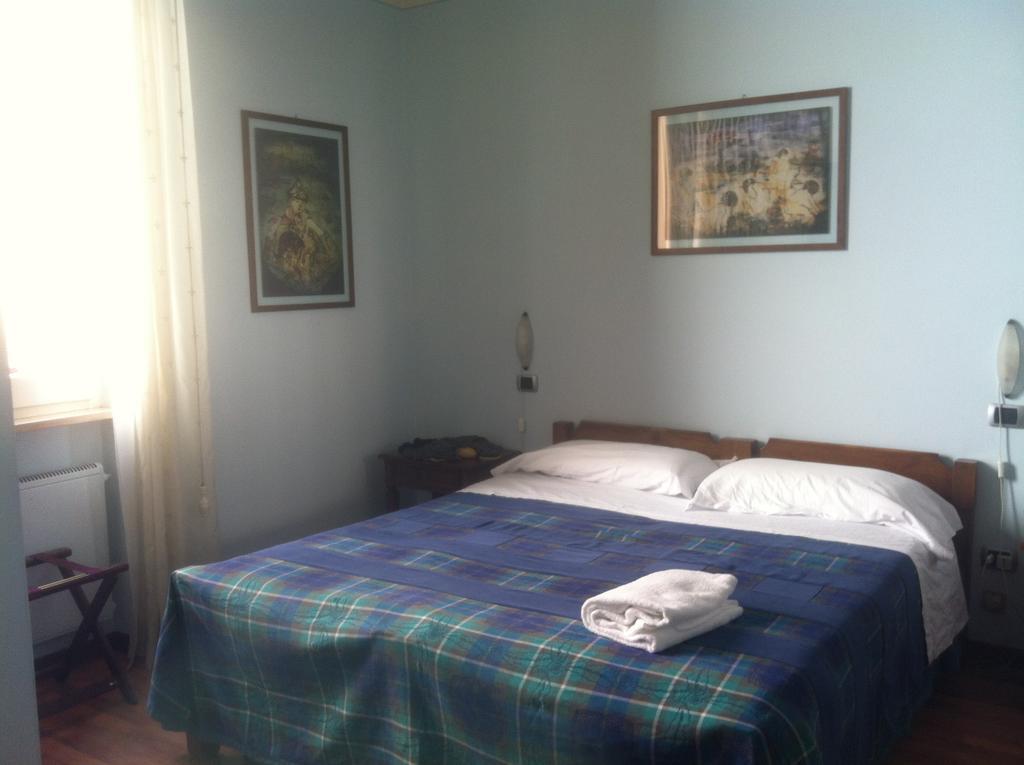 Hotel Charleston Spolète Extérieur photo