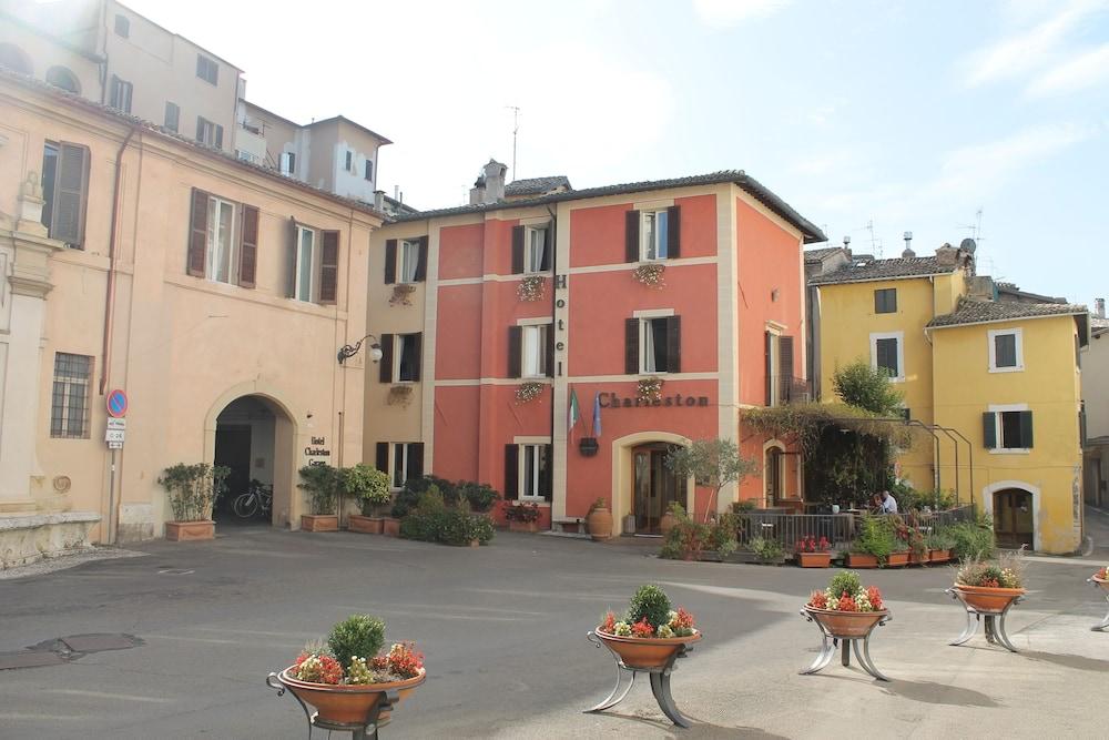 Hotel Charleston Spolète Extérieur photo